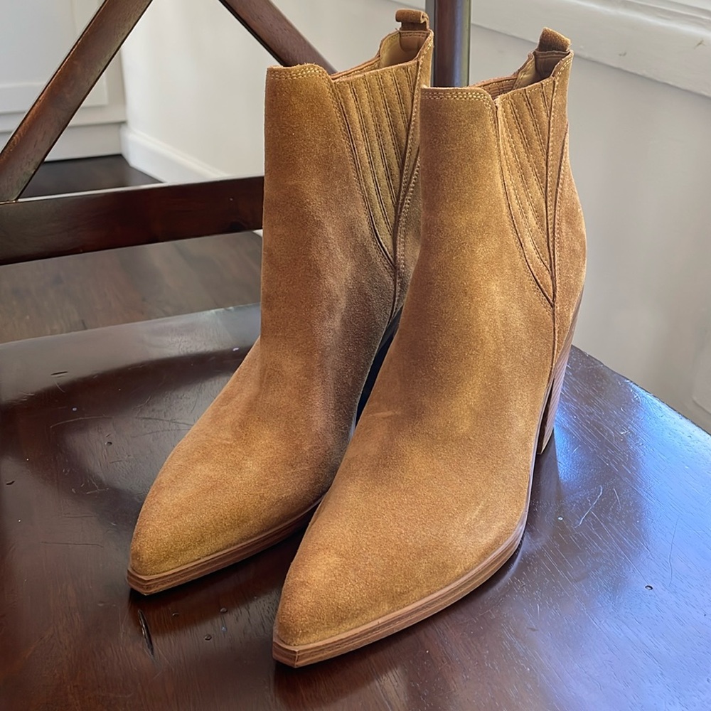 NWOT Marc fisher brown suede bootie